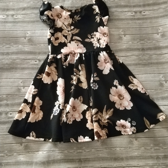 10/$40 SHEIN Floral Kids Dress - Picture 2 of 2